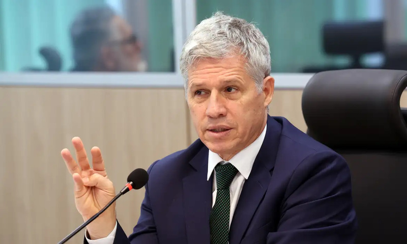 https://www.auonline.com.br/upload/noticias/2025/02/md_3de6a886b540b60e97805a7b85b41bbb.jpg