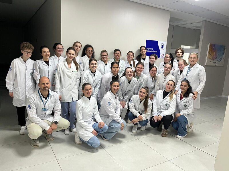 Formandos de Biomedicina da URI realizam visita técnica