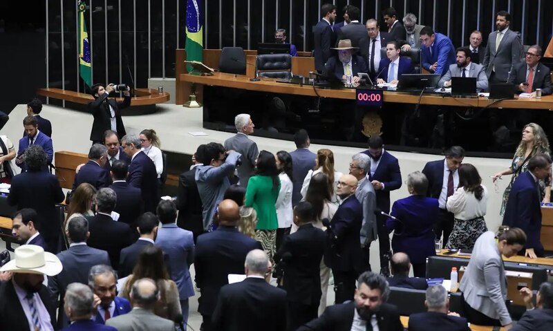 https://www.auonline.com.br/upload/noticias/2025/05/md_0529b5cd72806a27b77590cdc3b6990e.jpg