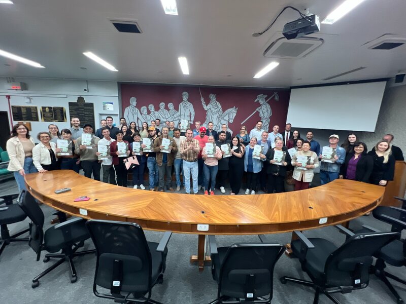 https://www.auonline.com.br/upload/noticias/2025/05/md_0ff1544679959a5233498da05de53854.jpg
