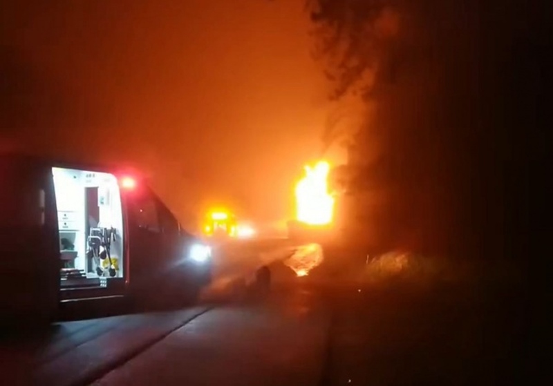 Motorista e animais morrem carbonizados após tombamento de caminhão na BR-282