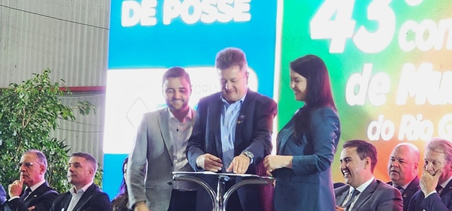 Prefeitos da AMAU fazem parte da nova gestão da Famurs
