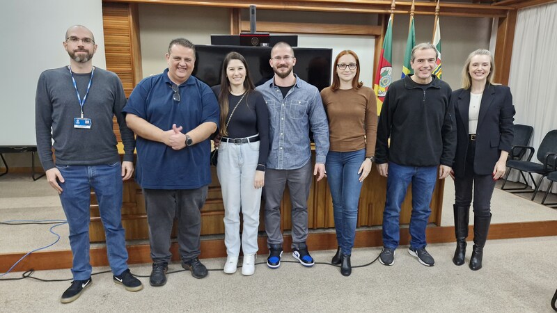 Egressos da URI que atuam na China compartilham experiências internacionais com acadêmicos