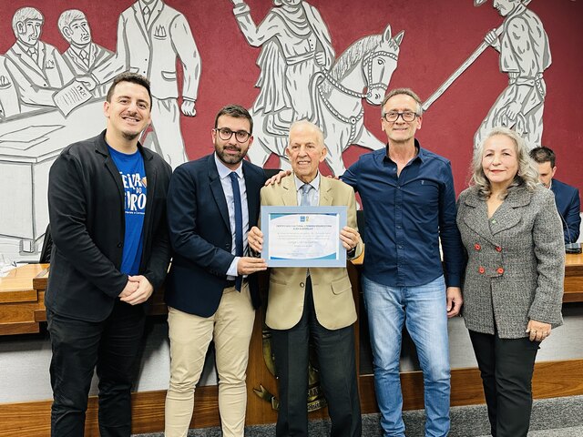 Câmara Municipal entrega Certificado Cultural Literário Professora Alba Albarello a Jorge Lisbôa Goelzer