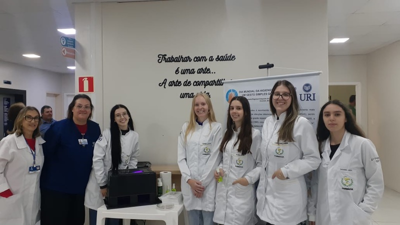 Hospital Santa Terezinha e acadêmicos da URI promovem o Dia Mundial de Higienização das Mãos