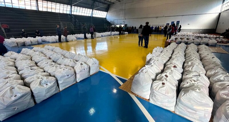 Sesi e Lions Clube entregam 18 toneladas de solidariedade