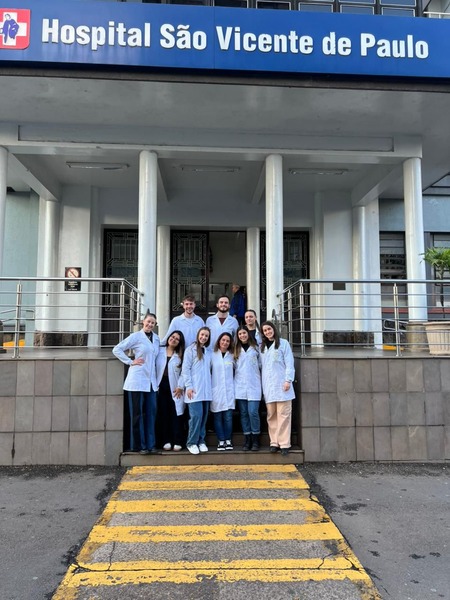 Estudantes de Farmácia da URI realizam visita técnica ao Hospital São Vicente de Paulo
