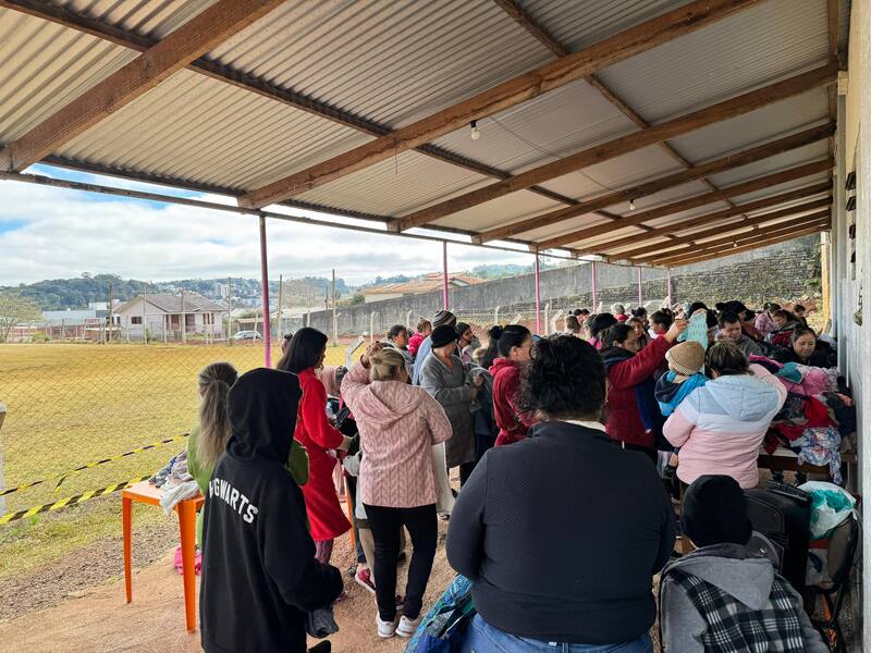 Quinta edição do Varal Solidário do ano distribui mais de 1.700 peças à comunidade