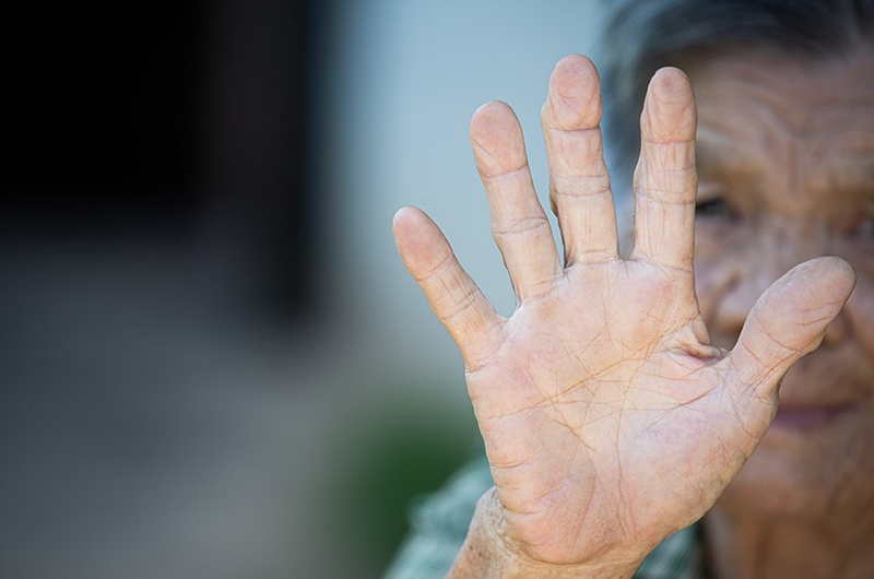 Nova lei endurece penas para abandono e maus-tratos contra idosos e pessoas com deficiência