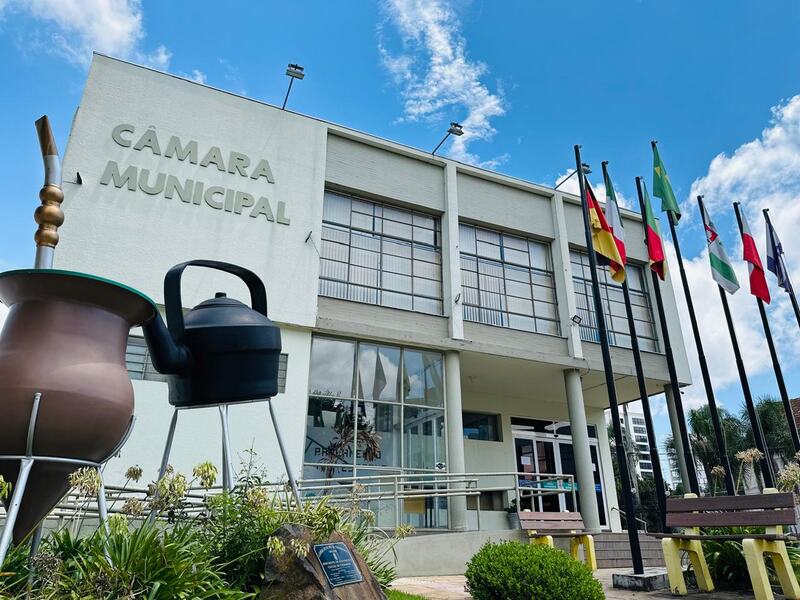 Vereadores autorizam PL que ajusta cargos e escolaridade na administração municipal