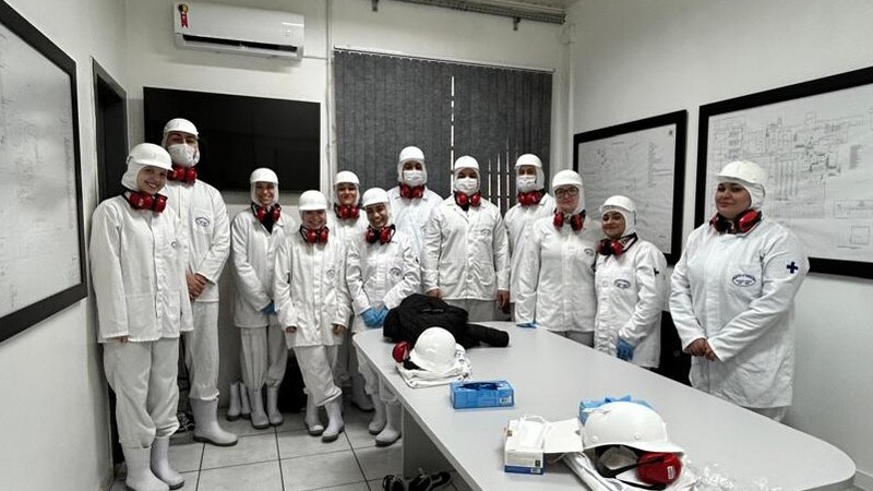 Curso de Medicina Veterinária da URI realiza visita técnica na Alibem Alimentos