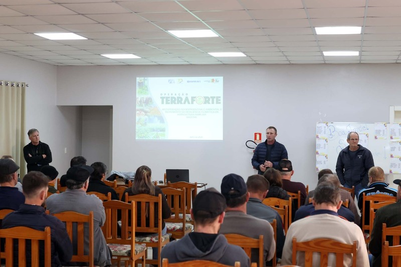 Aratiba apresenta programa Terra Forte a agricultores familiares
