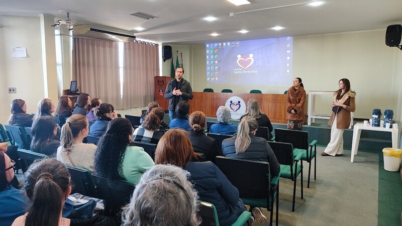 FHSTE realiza encontro com enfermeiros para reforçar conduta profissional e liderança