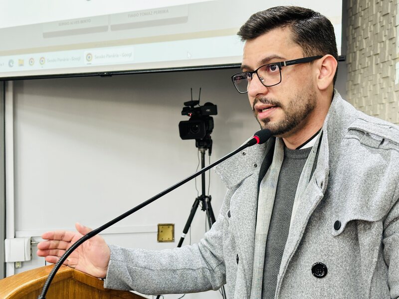 Vereador Rony Gabriel vota contra projeto que reduz exigência de escolaridade para cargos públicos em Erechim