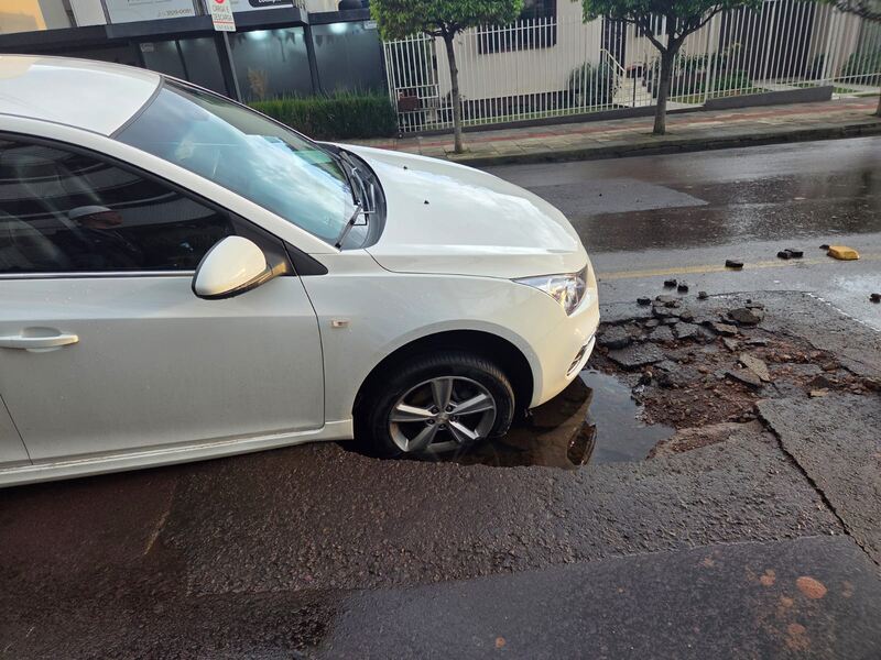 AGER Notifica Aegea/Corsan e exige solução definitiva para problemas na rede de água da Rua Espírito Santo