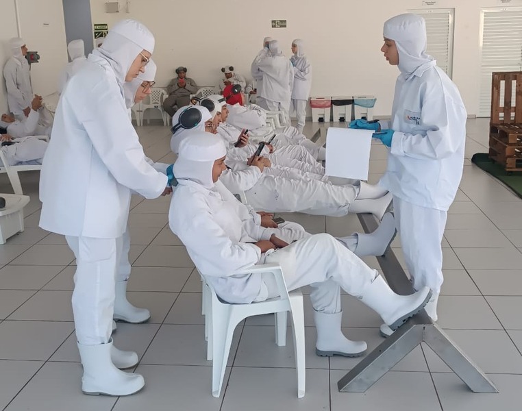 Acadêmicos de Fisioterapia da URI promovem ações de bem-estar no Frigorífico Aurora de Erechim