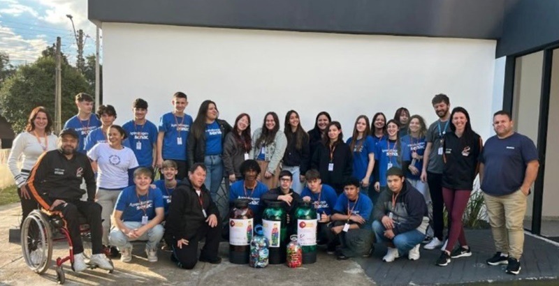 Senac Erechim realiza entrega de tampinhas da campanha “Tampinhas da Esperança” à ADAU