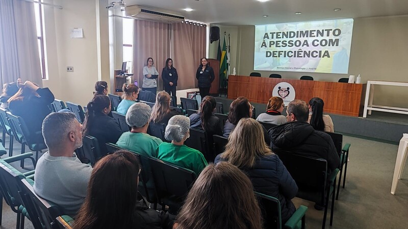 Hospital Santa Terezinha promove capacitação sobre atendimento a pessoas com deficiência