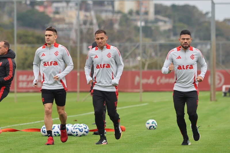 Inter enfrenta Bragantino em busca de reação no Brasileirão neste sábado