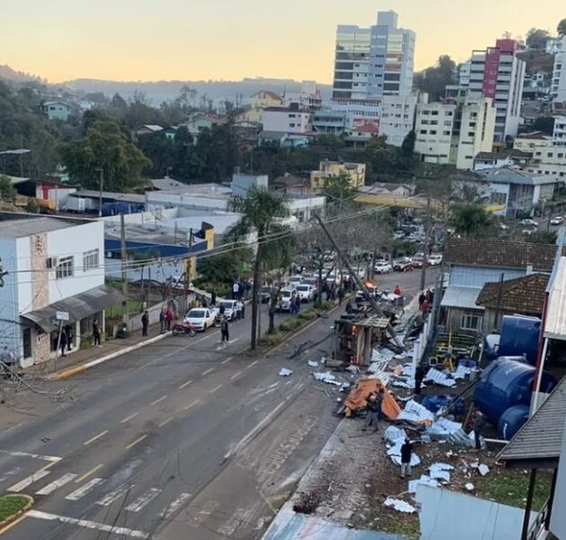 Carreta sem freios quase provoca tragédia em Seara