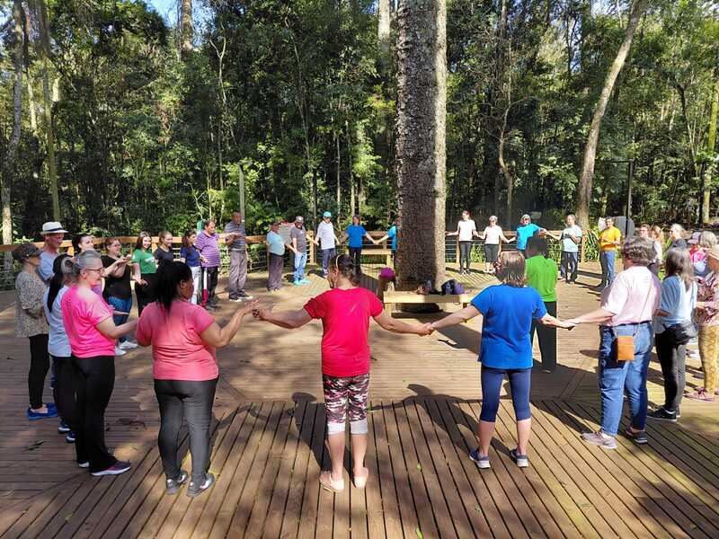 Dança Circular promove saúde e integração no Parque Longines Malinowski