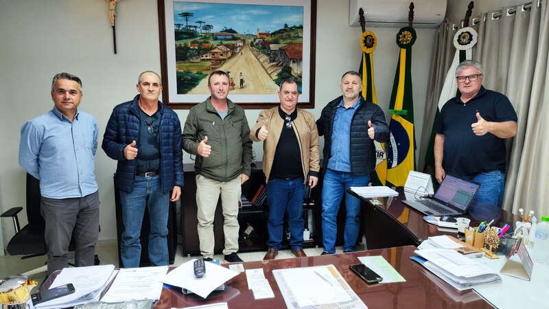 Comitiva de Aratiba realiza visita técnica a sistemas de biodigestores no Paraná