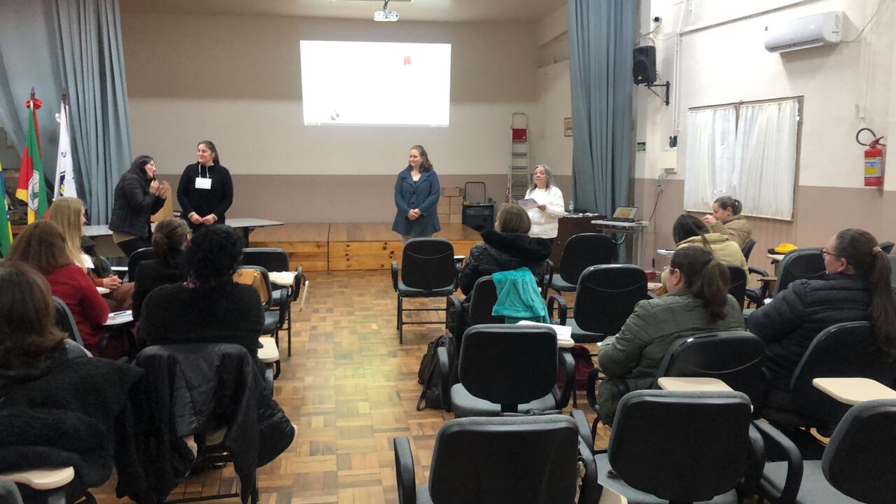Formação do Programa Alfabetiza Tchê tem início em Erechim com foco no fortalecimento da alfabetização
