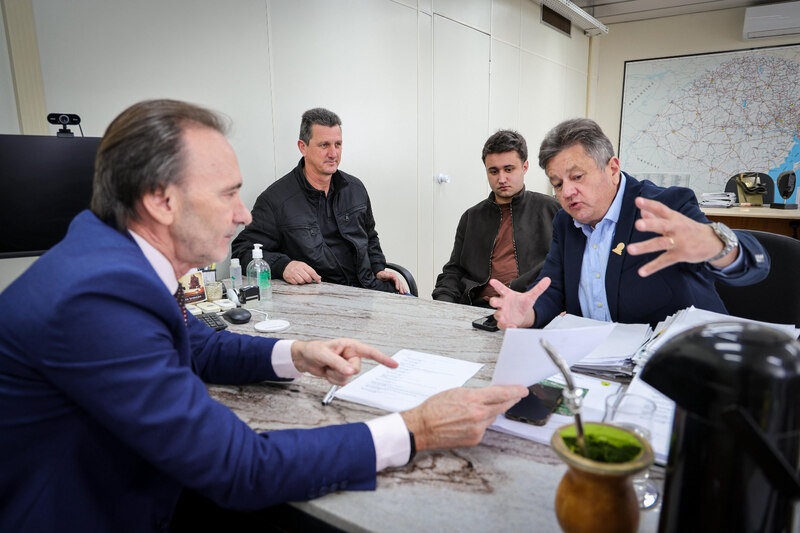 https://www.auonline.com.br/upload/noticias/2025/08/md_e6c0463f58092ca30eaf3d2e96e548ae.jpg