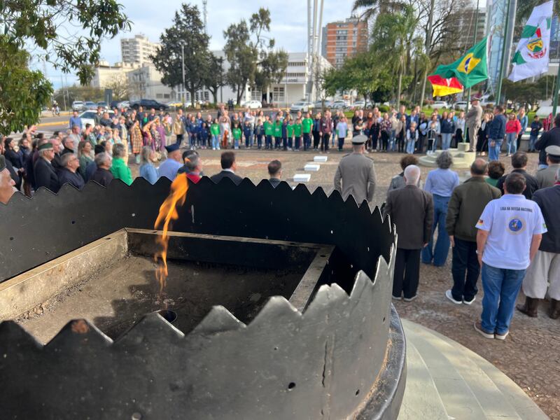 Erechim abre Semana da Pátria 2025 com chegada do fogo simbólico e valorização da educação