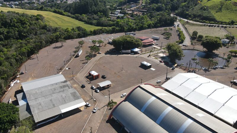 Estacionamento amplo e seguro garante conforto ao público da Expoara