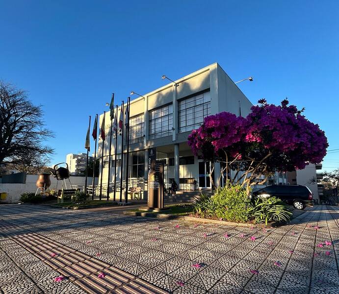 Vereadores propõem tarifa reduzida e isenção de rotatividade em estacionamento para professores