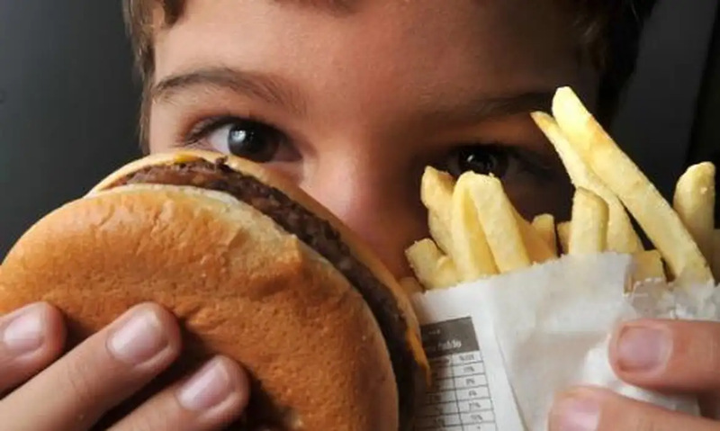 Obesidade infantil supera desnutrição pela primeira vez no mundo, alerta Unicef