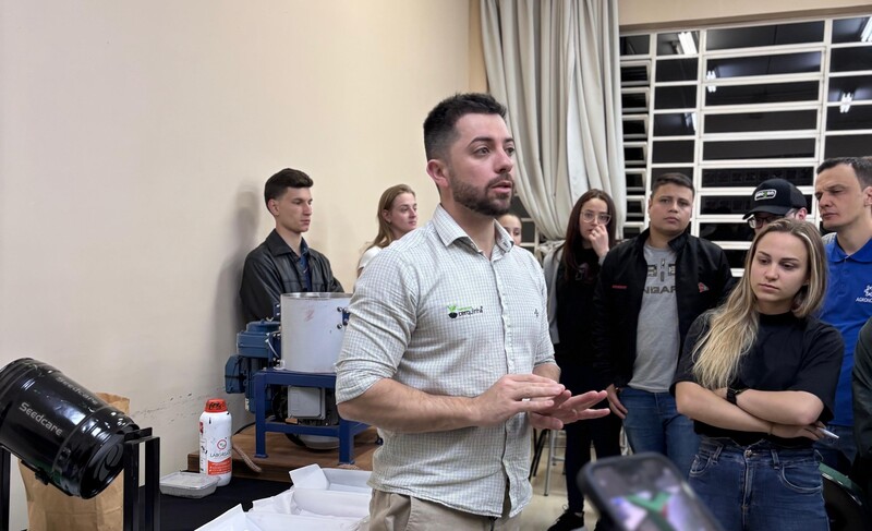 Acadêmicos do Curso de Agronomia da URI debatem o tratamento de sementes
