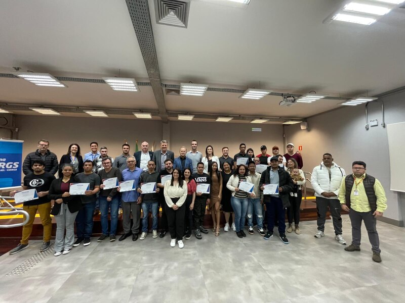 Formatura de cursos do RS Qualificação celebra capacitação de 25 alunos em Erechim