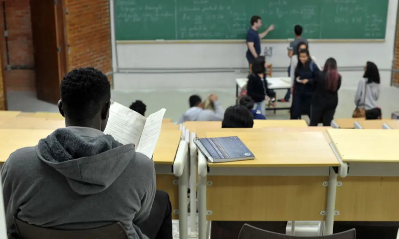 MEC e Capes oferecem 7,8 mil vagas gratuitas em mestrado e doutorado para professores da rede pública