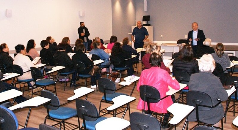 Coordenadoras das Zeladoras de Capelinhas participam de encontro diocesano no Auditório São José