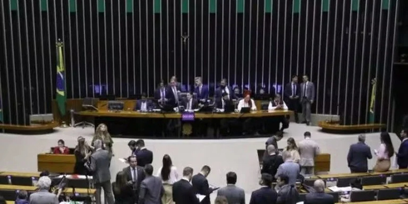 Câmara impõe derrota ao governo e derruba MP alternativa ao IOF