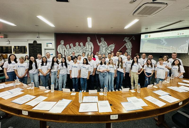 Vereadores Mirins tomam posse em Sessão Solene marcada por emoção e representatividade na Câmara de Erechim