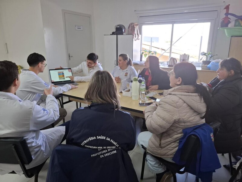 Acadêmicos de Medicina da URI realizam ações educativas sobre hantavirose e toxoplasmose