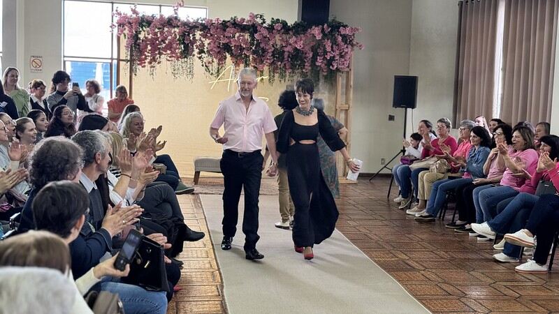 Desfile do Outubro Rosa emociona e celebra a vida na Fundação Hospitalar Santa Terezinha de Erechim