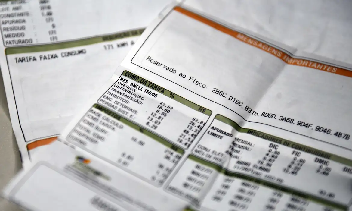 Aneel mantém bandeira vermelha patamar 1 na conta de luz