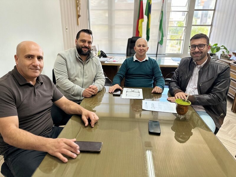 Presidente do Legislativo de Erechim recebe representantes do Grupo Parlamentar de Cidades Amigas da Imigração Judaica no Brasil