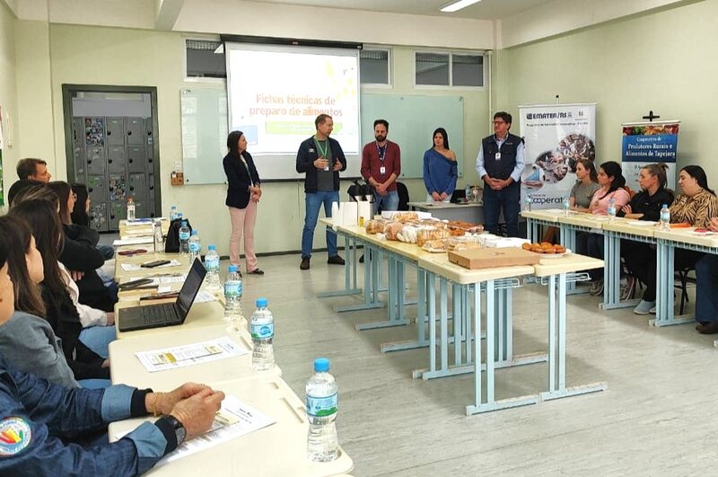 Oficina em Erechim qualifica cooperativas e agroindústrias familiares fornecedoras de panificados para o PNAE e PAA