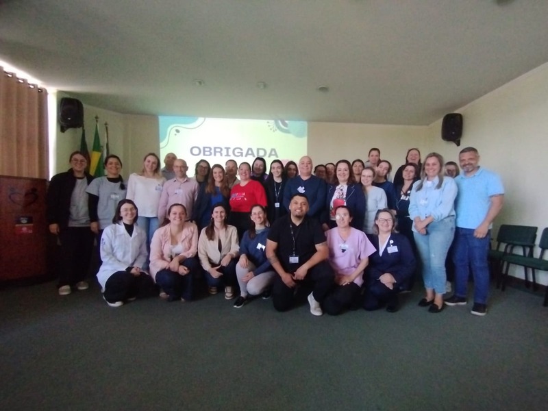 Secretaria de Saúde promove palestra sobre liderança humanizada para gestores do Hospital Santa Terezinha