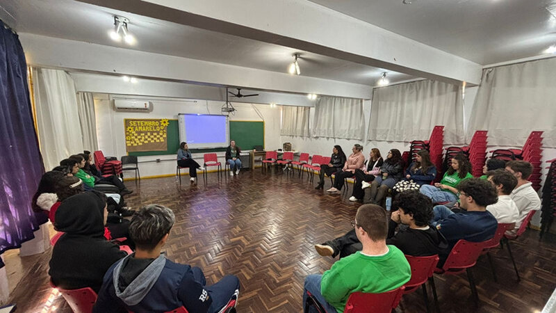 Curso de Enfermagem da URI promove encontro sobre Saúde Mental de Jovens na Escola Helvética