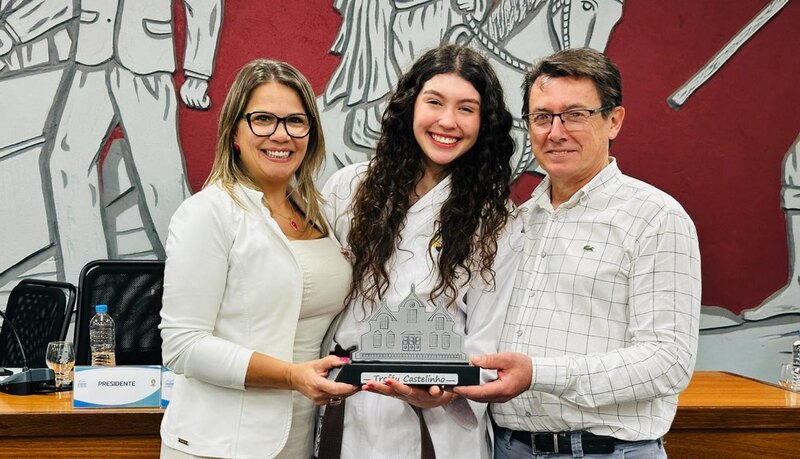 Maria Frare recebe Troféu Castelinho e inspira jovens atletas de Erechim