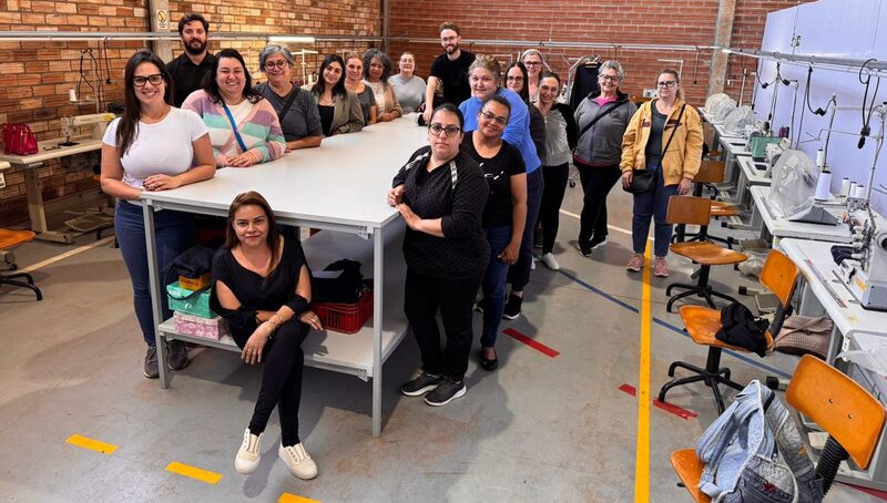 Curso gratuito de Costura Industrial Básica inicia em Erechim com foco na qualificação de mulheres