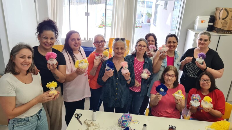 Oficina terapêutica de bonecas aromáticas promove acolhimento e bem-estar