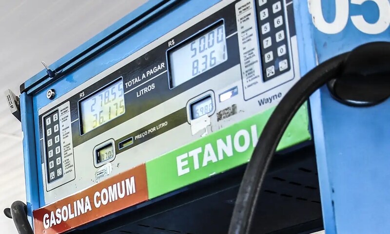 Petrobras reduz preço da gasolina em R$ 0,14 para distribuidoras