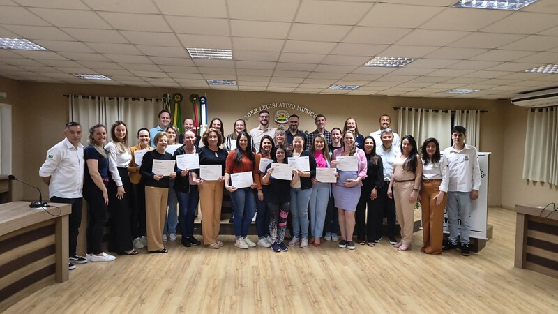 Entrega de certificados marca conclusão de cursos voltados ao comércio em Aratiba